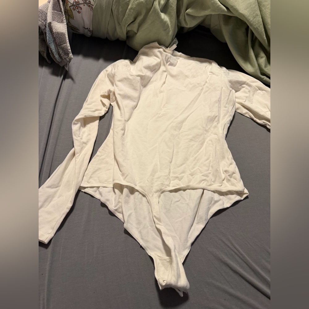 SKIMS Cream Long Sleeve Bodysuit - Picture 3 of 7